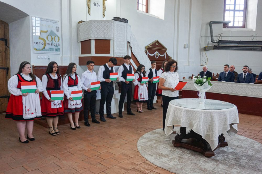 Szétszakítva, de mégis együtt